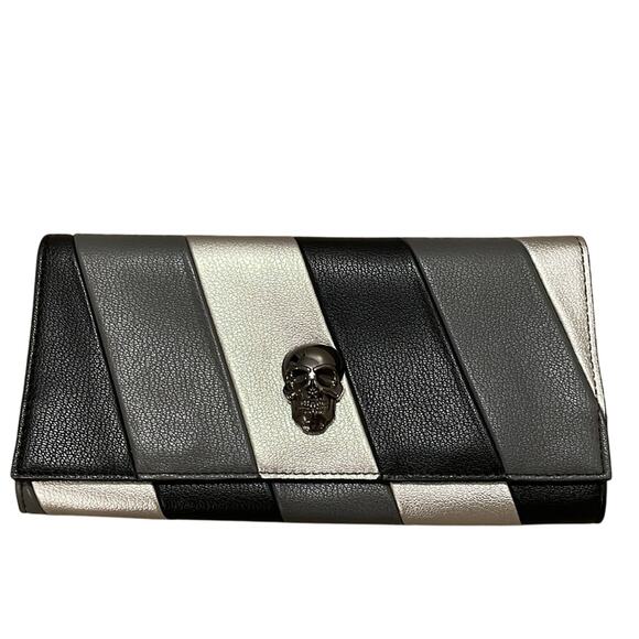 Sondra Robert’s Skull Clutch/Wallet Black Halloween Metallic Goth - Picture 1 of 8